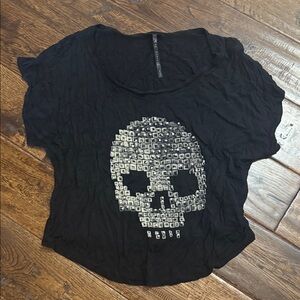 Black Skull Graphic Women's Cropped Top